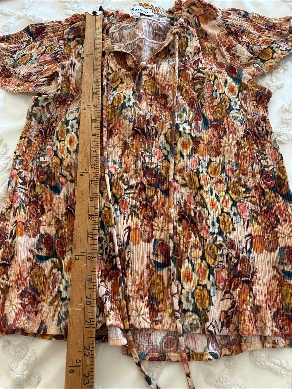 En Saison Candela top features a vibrant, multi-colored floral print med - Picture 8 of 8